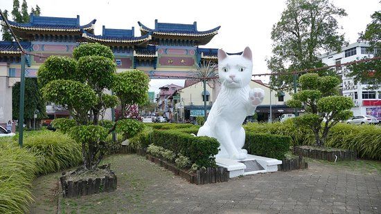 Cat Monument